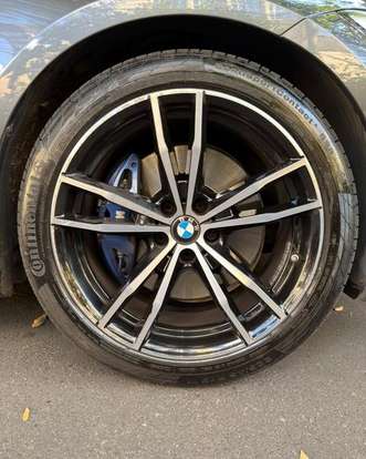 BMW-330e-2020