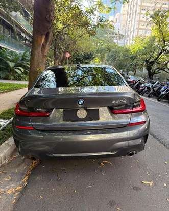 BMW-330e-2020