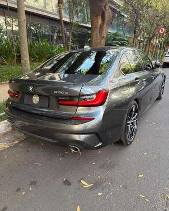 BMW-330e-2020