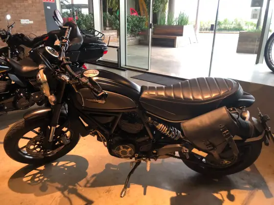 DUCATI SCRAMBLER ICON 
