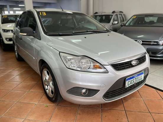 FORD-FOCUS-2012