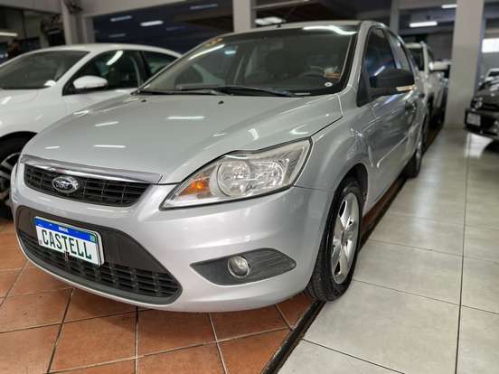 FORD-FOCUS-2012