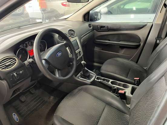 FORD-FOCUS-2012