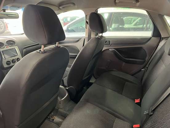 FORD-FOCUS-2012