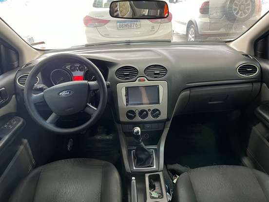 FORD-FOCUS-2012