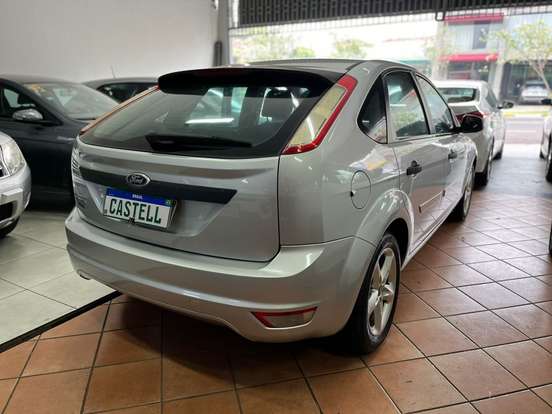 FORD-FOCUS-2012