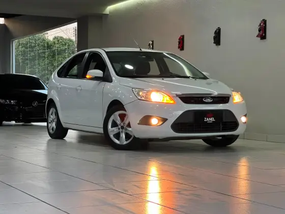 FORD FOCUS 2.0 GLX 16V FLEX 4P AUTOMÁTICO FORD FOCUS 2.0 GLX 16V FLEX 4P AUTOMÁTICO