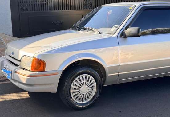 FORD-ESCORT-1996