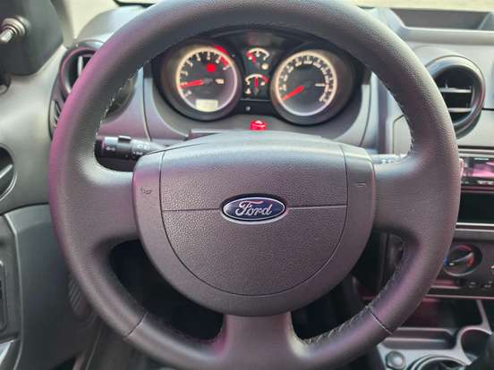 FORD-FIESTA-1.0 ROCAM SE SEDAN 8V FLEX 4P MANUAL FORD-FIESTA-2013
