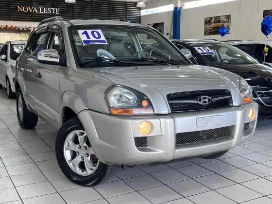 HYUNDAI TUCSON 2.0 MPFI GLS 16V 143CV 2WD GASOLINA 4P AUTOMÁTICO HYUNDAI TUCSON 2.0 MPFI GLS 16V 143CV 2WD GASOLINA 4P AUTOMÁTICO