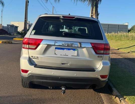 JEEP-GRAND CHEROKEE-3.6 LAREDO 4X4 V6 24V GASOLINA 4P AUTOMÁTICO JEEP-GRAND CHEROKEE-2011