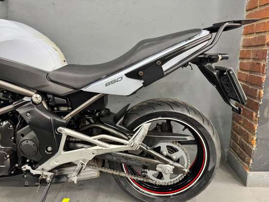 KAWASAKI-ER-6N-2011