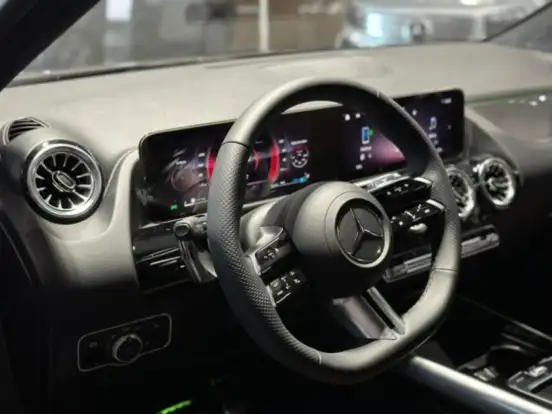 MERCEDES-BENZ-GLA 200-2025