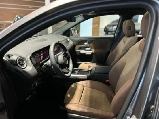 MERCEDES-BENZ-GLA 200-1.3 MHEV AMG LINE 7G-DCT MERCEDES-BENZ-GLA 200-2025