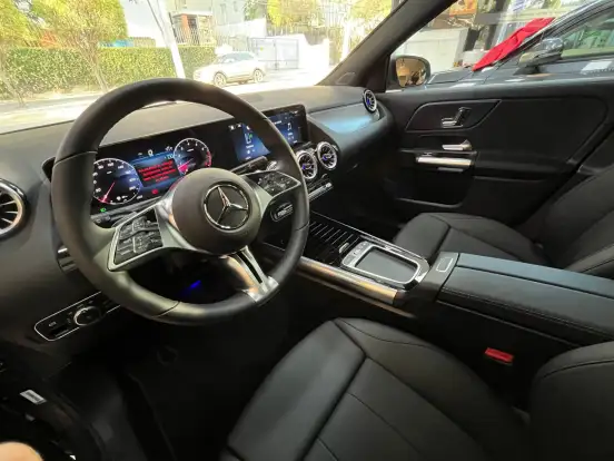 MERCEDES-BENZ-GLA 200-2025