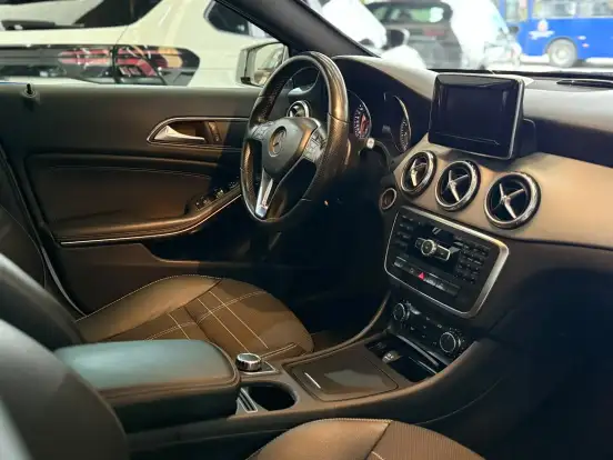 MERCEDES-BENZ-GLA 200-2014
