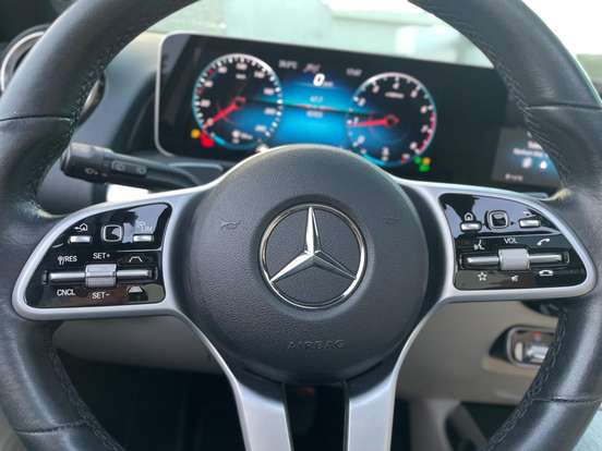 MERCEDES-BENZ-GLB 200-2020