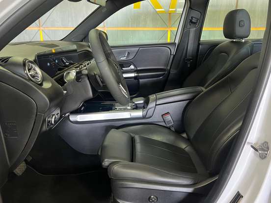 MERCEDES-BENZ-GLB 200-2021