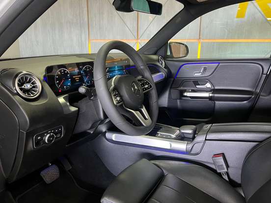 MERCEDES-BENZ-GLB 200-2021
