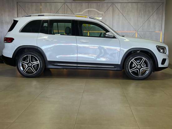 MERCEDES-BENZ-GLB 200-2021