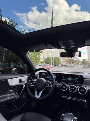MERCEDES-BENZ-A 200-2019