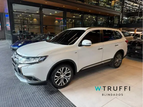 MITSUBISHI OUTLANDER 3.0 GT 4X4 V6 24V GASOLINA 4P AUTOMÁTICO MITSUBISHI OUTLANDER 3.0 GT 4X4 V6 24V GASOLINA 4P AUTOMÁTICO