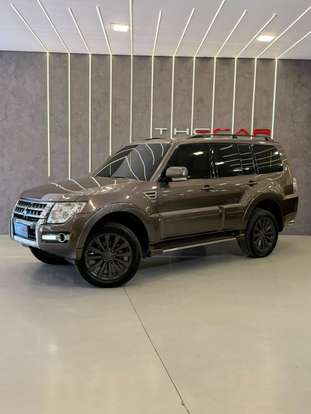 MITSUBISHI-PAJERO-2015