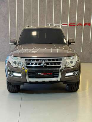 MITSUBISHI-PAJERO-2015