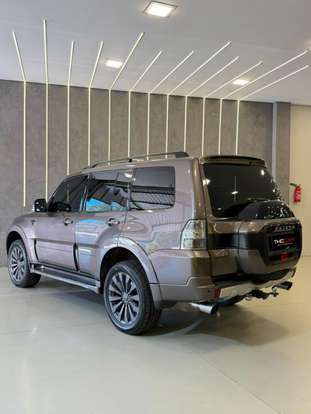 MITSUBISHI-PAJERO-3.2 HPE 4X4 7 LUGARES 16V TURBO INTERCOOLER DIESEL 4P AUTOMÁTICO MITSUBISHI-PAJERO-2015