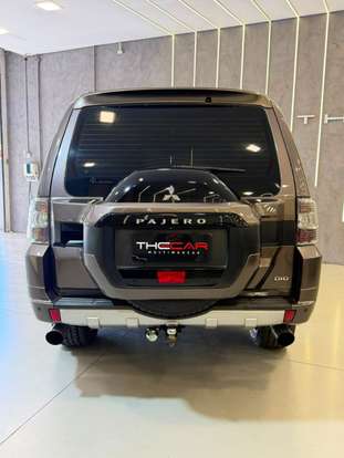MITSUBISHI-PAJERO-2015