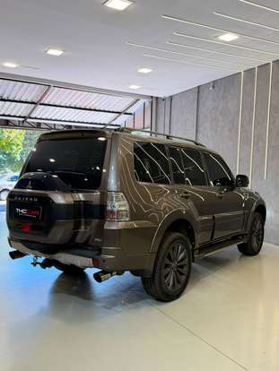 MITSUBISHI-PAJERO-2015