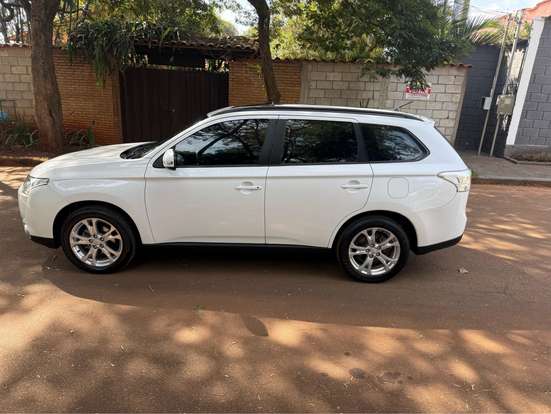 MITSUBISHI-OUTLANDER-2013