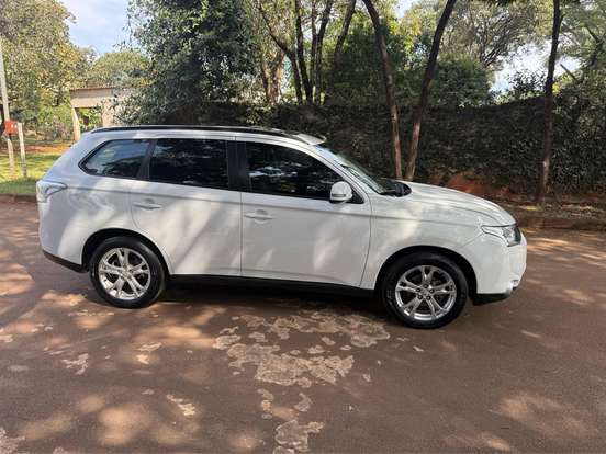 MITSUBISHI-OUTLANDER-2.0 16V GASOLINA 4P AUTOMÁTICO MITSUBISHI-OUTLANDER-2013