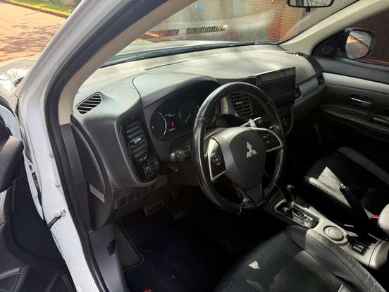 MITSUBISHI-OUTLANDER-2013