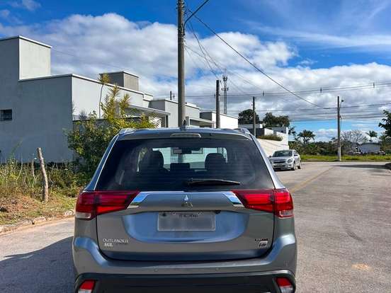 MITSUBISHI-OUTLANDER-2.2 4X4 16V DIESEL 4P AUTOMÁTICO MITSUBISHI-OUTLANDER-2016
