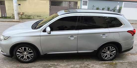 MITSUBISHI-OUTLANDER-3.0 GT 4X4 V6 24V GASOLINA 4P AUTOMÁTICO MITSUBISHI-OUTLANDER-2015