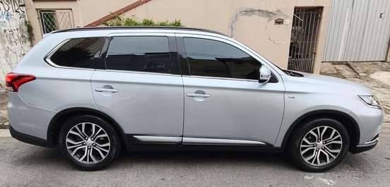 MITSUBISHI-OUTLANDER-3.0 GT 4X4 V6 24V GASOLINA 4P AUTOMÁTICO MITSUBISHI-OUTLANDER-2015