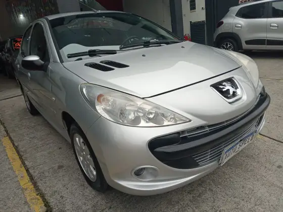 PEUGEOT 207 1.4 XR SPORT 8V FLEX 4P MANUAL PEUGEOT 207 1.4 XR SPORT 8V FLEX 4P MANUAL