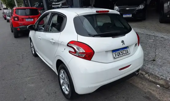 PEUGEOT-208-2015
