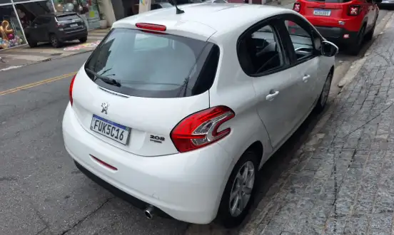 PEUGEOT-208-2015