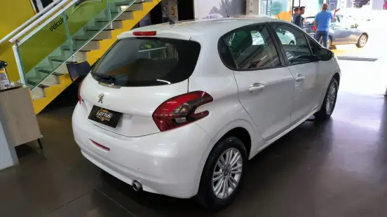 PEUGEOT-208-1.6 ACTIVE PACK 16V FLEX 4P AUTOMÁTICO PEUGEOT-208-2018