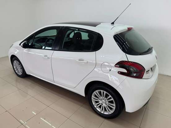 PEUGEOT-208-2017