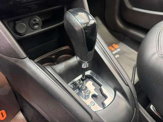 PEUGEOT-208-2017