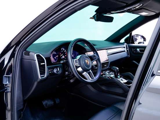 PORSCHE-CAYENNE-2022