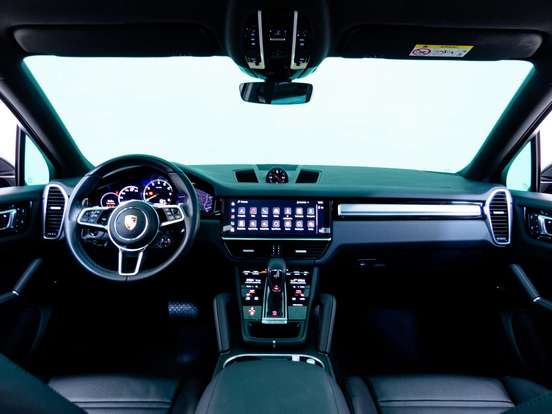 PORSCHE-CAYENNE-2022