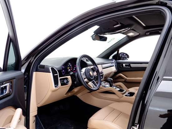 PORSCHE-CAYENNE-2023