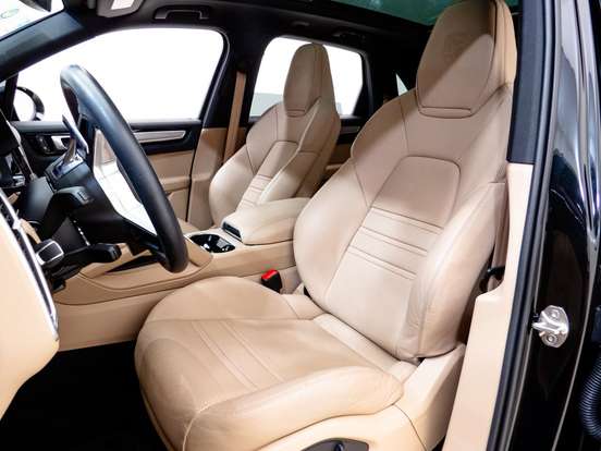 PORSCHE-CAYENNE-2023