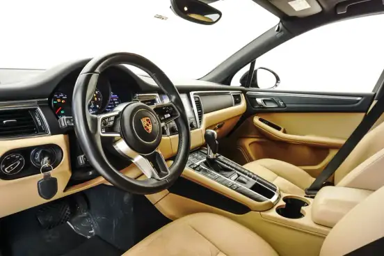 PORSCHE-MACAN-2017