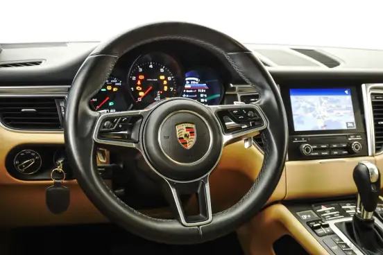 PORSCHE-MACAN-2017