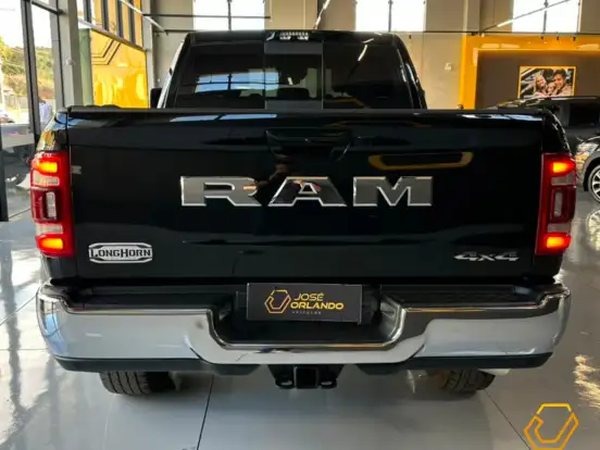 RAM-3500-6.7 I6 TURBO DIESEL LIMITED LONGHORN CD 4X4 AUTOMÁTICO RAM-3500-2024